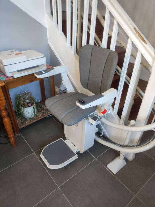 Photo de la référence Fauteuil monte-charge Curve à CHABEUIL (26120)