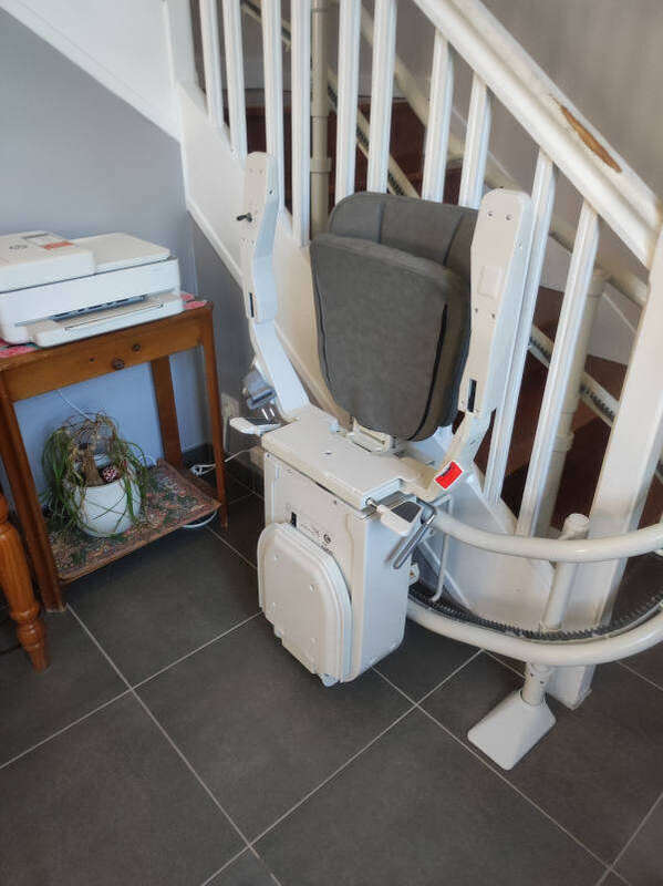 Photo de la référence Fauteuil monte-charge Curve à CHABEUIL (26120)