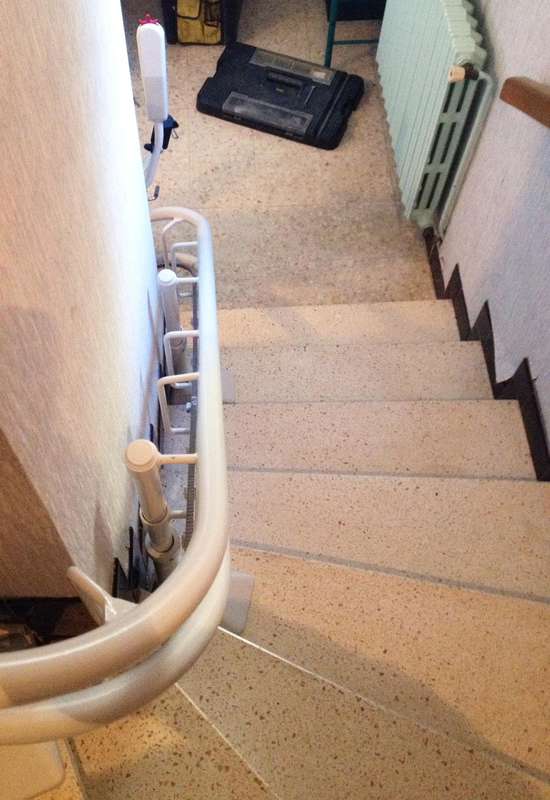 Photo de la référence Chaise Monte-escalier CURVE - maison privée à VALLON-PONT-D'ARC (07150)