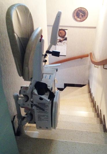 Photo de la référence Chaise Monte-escalier CURVE - maison privée à VALLON-PONT-D'ARC (07150)