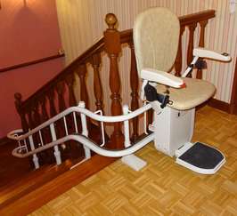 Vignette de la référence Fauteuil monte-escalier tournant sur 3 étages en intérieur