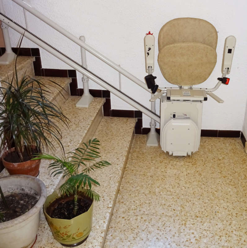 Photo de la référence Chaise monte-escalier tournant Curve à MONTELIMAR (26200)