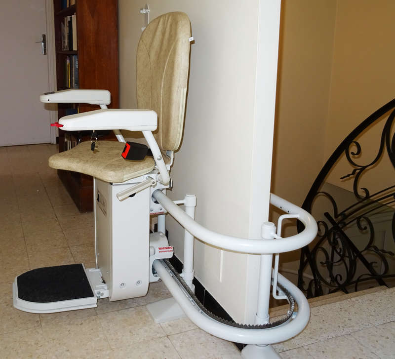 Photo de la référence Chaise escalier, modèle Curve à LA GARDE-ADHEMAR (26700)