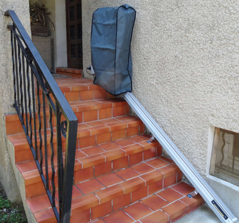 Photo de la référence Monte-escalier Horizon extérieur à MONTELIER (26120)