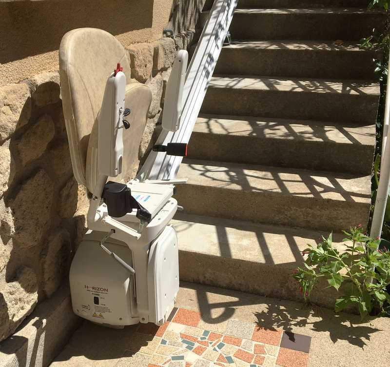 Photo de la référence Monte-personne pour escalier extérieur à AUBENAS (07200)
