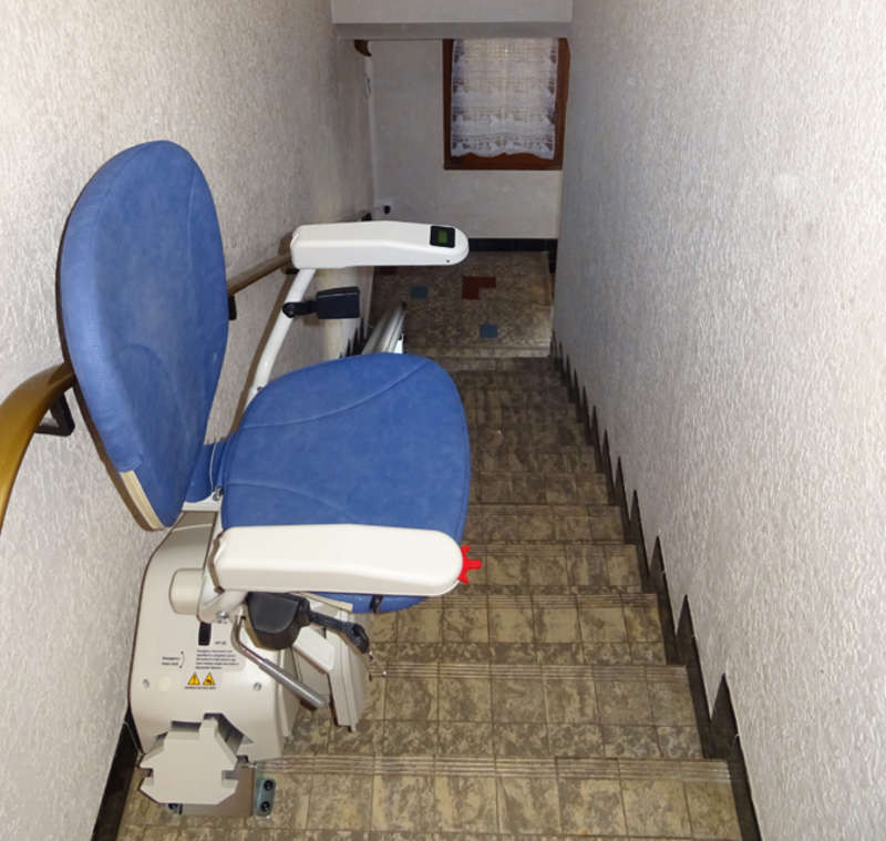 Photo de la référence Chaise d'escalier dans maison privée à BOURG-LES-VALENCE (26500)