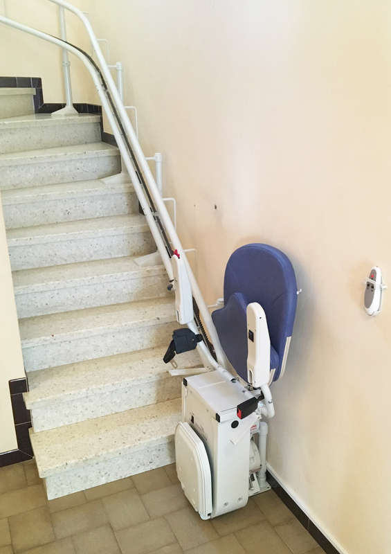 Photo de la référence Chaise monte-escaliers CURVE tournant à EURRE (26400)