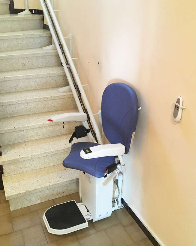 Photo de la référence Chaise monte-escaliers CURVE tournant à EURRE (26400)